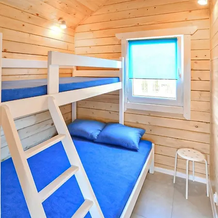 2 Bedroom Cozy In Dom wakacyjny